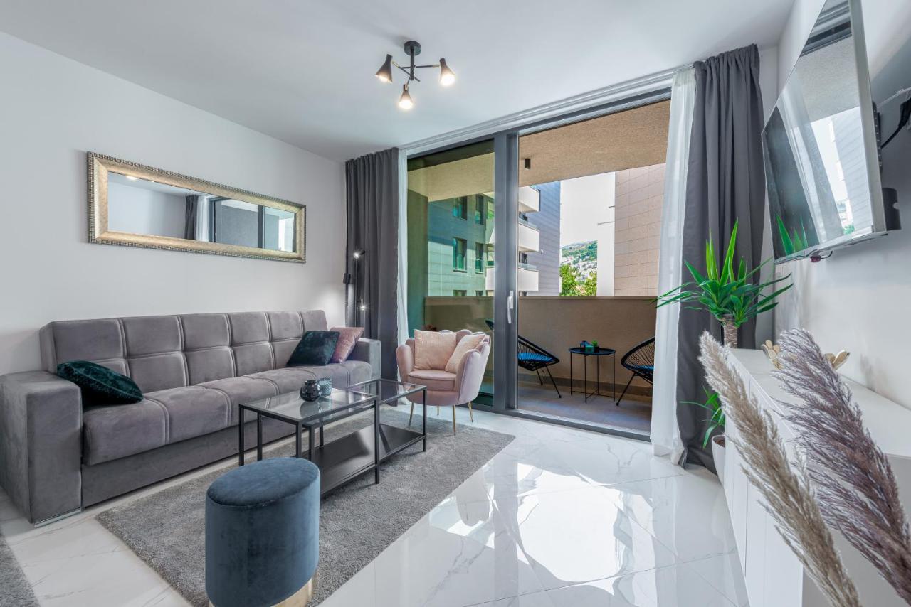 New Modern Andrea Apartment
